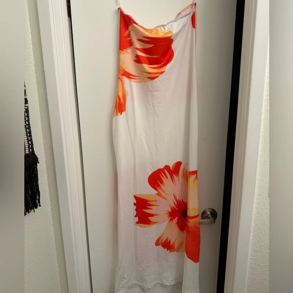Strapless White Maxi Dress with Red-Orange Floral Print - Picture 4 of 6